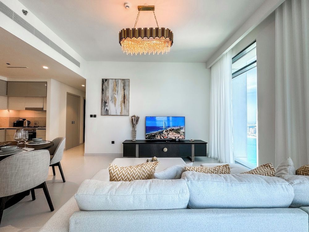High floor Panoramic 2BR & Private Beach