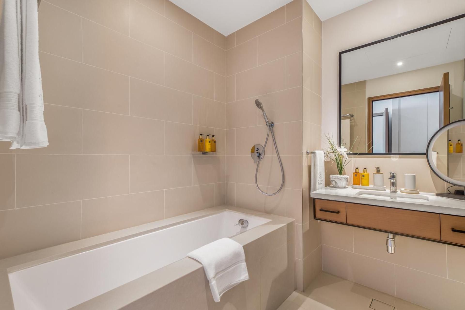 Three-Bedroom Apartment with Marina View