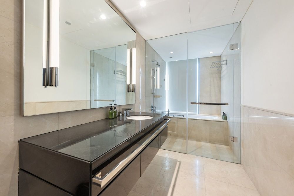 Elegant 1 Bedroom Overlooking Dubai Marina Canal