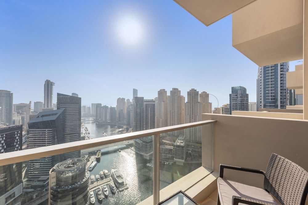 Elegant 1 Bedroom Overlooking Dubai Marina Canal