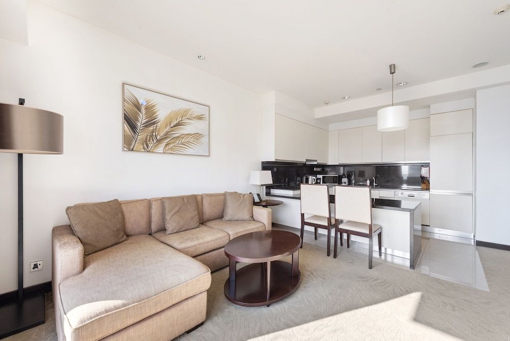 Elegant 1 Bedroom Overlooking Dubai Marina Canal