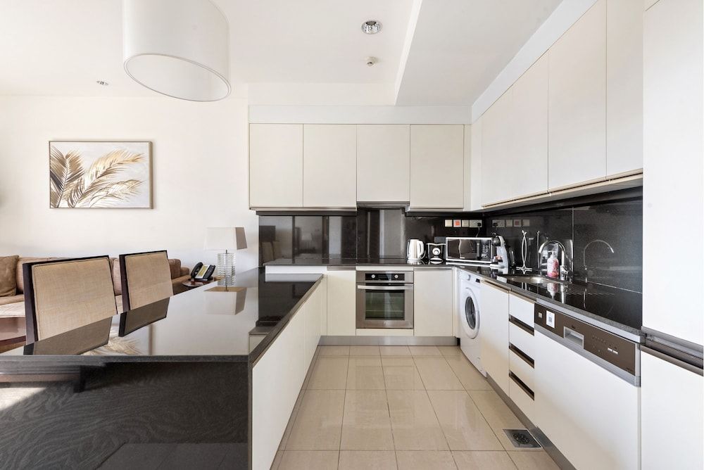 Elegant 1 Bedroom Overlooking Dubai Marina Canal