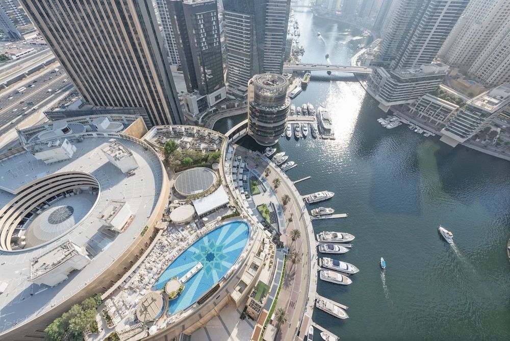 Elegant 1 Bedroom Overlooking Dubai Marina Canal