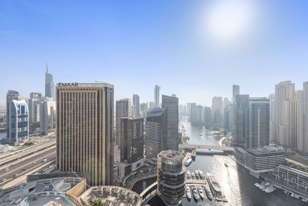 Elegant 1 Bedroom Overlooking Dubai Marina Canal