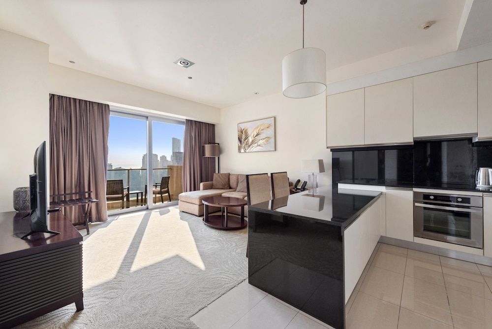Elegant 1 Bedroom Overlooking Dubai Marina Canal