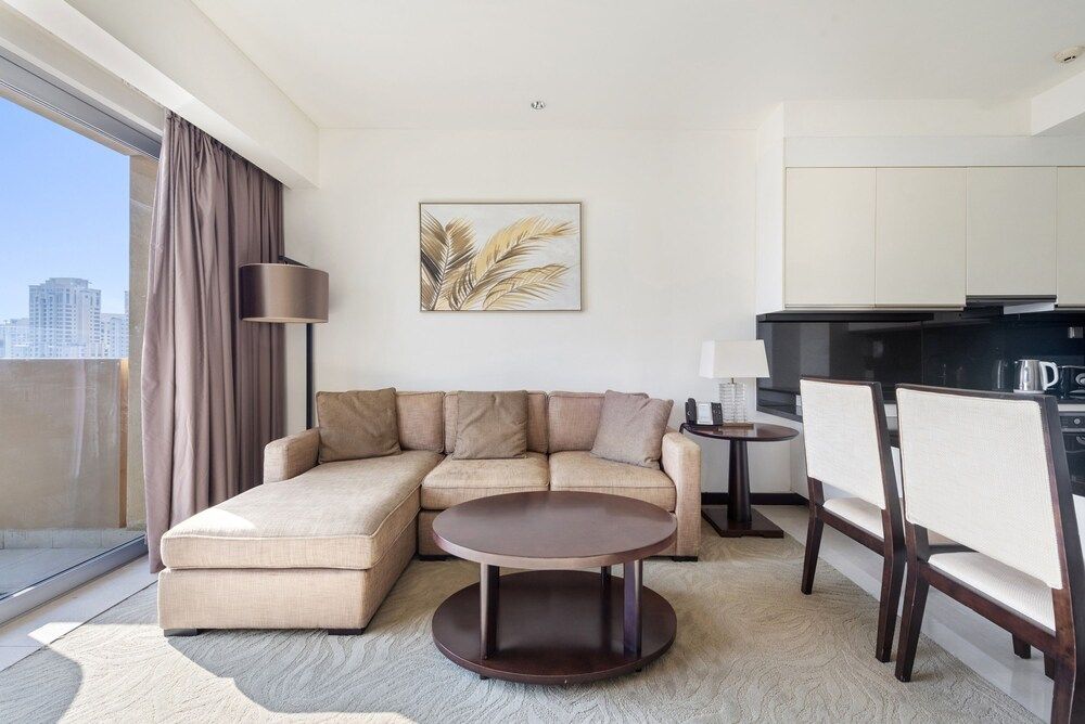 Elegant 1 Bedroom Overlooking Dubai Marina Canal