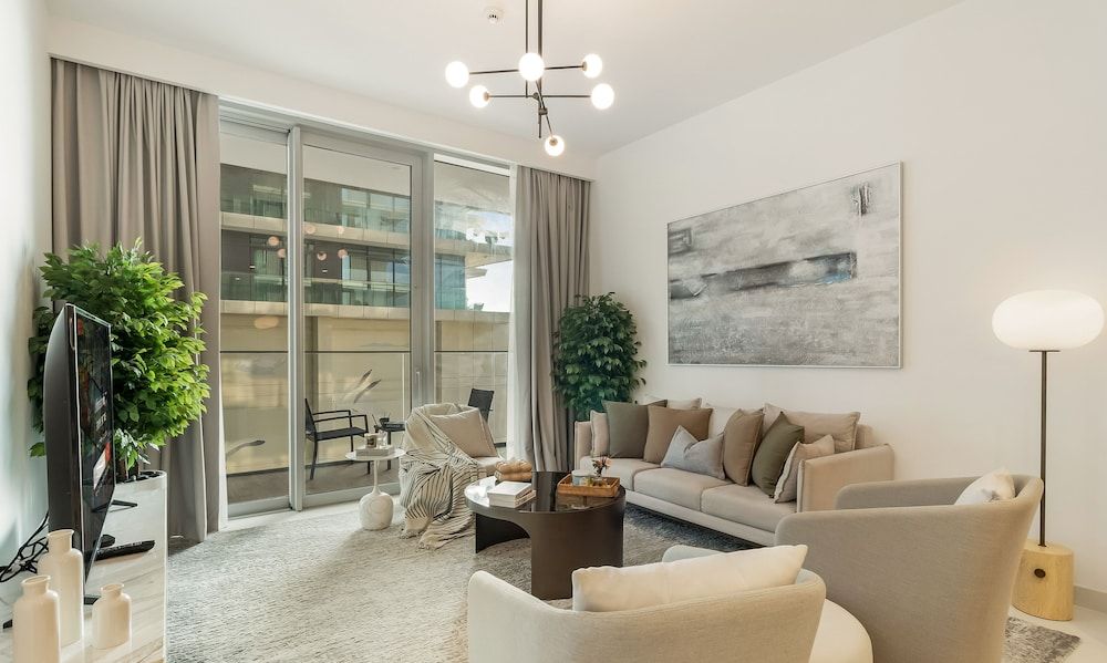 Modern 2BR w Direct Beach Access, Emaar Beachfront