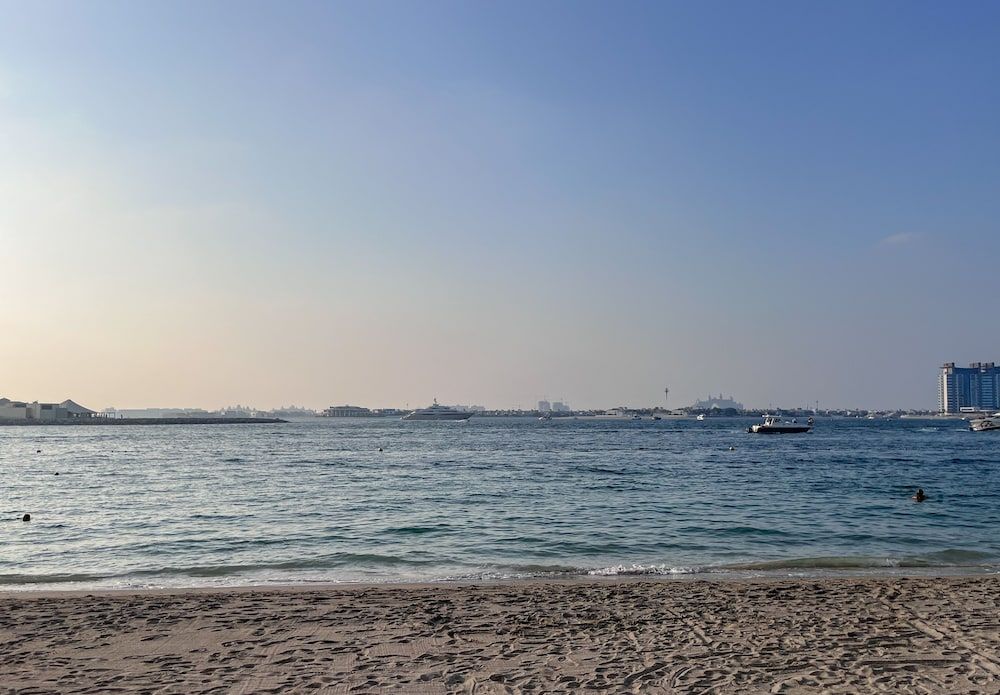 Modern 2BR w Direct Beach Access, Emaar Beachfront