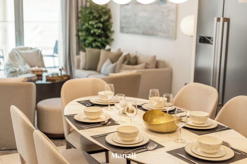 Modern 2BR w Direct Beach Access, Emaar Beachfront