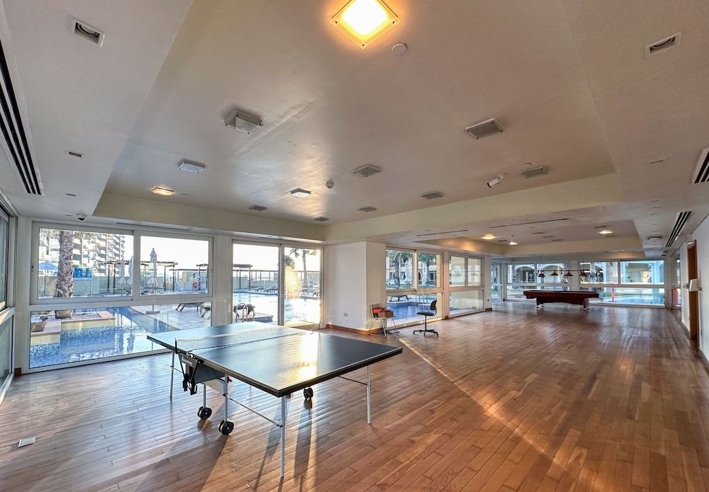 2BR + Maid's w Sea Views in Palm near Nakheel Mall