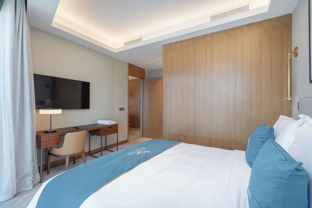 Address Residences Dubai Opera - Burj Khalifa City Views 2 & 3-Bedroom Apartment 1 minute walk to Burj Khalifa, Dubai Mall, Dubai Fountain by Heaven Crest