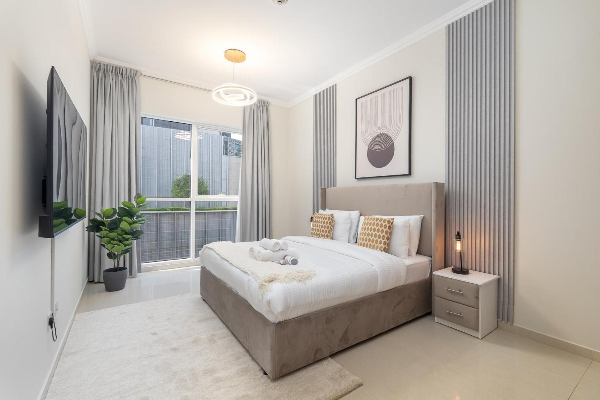 Heaven Crest Vacation Homes Downtown - Studio, 1, & 3 Bedroom Suites 2 minute walk to Dubai Mall and Burj Khalifa