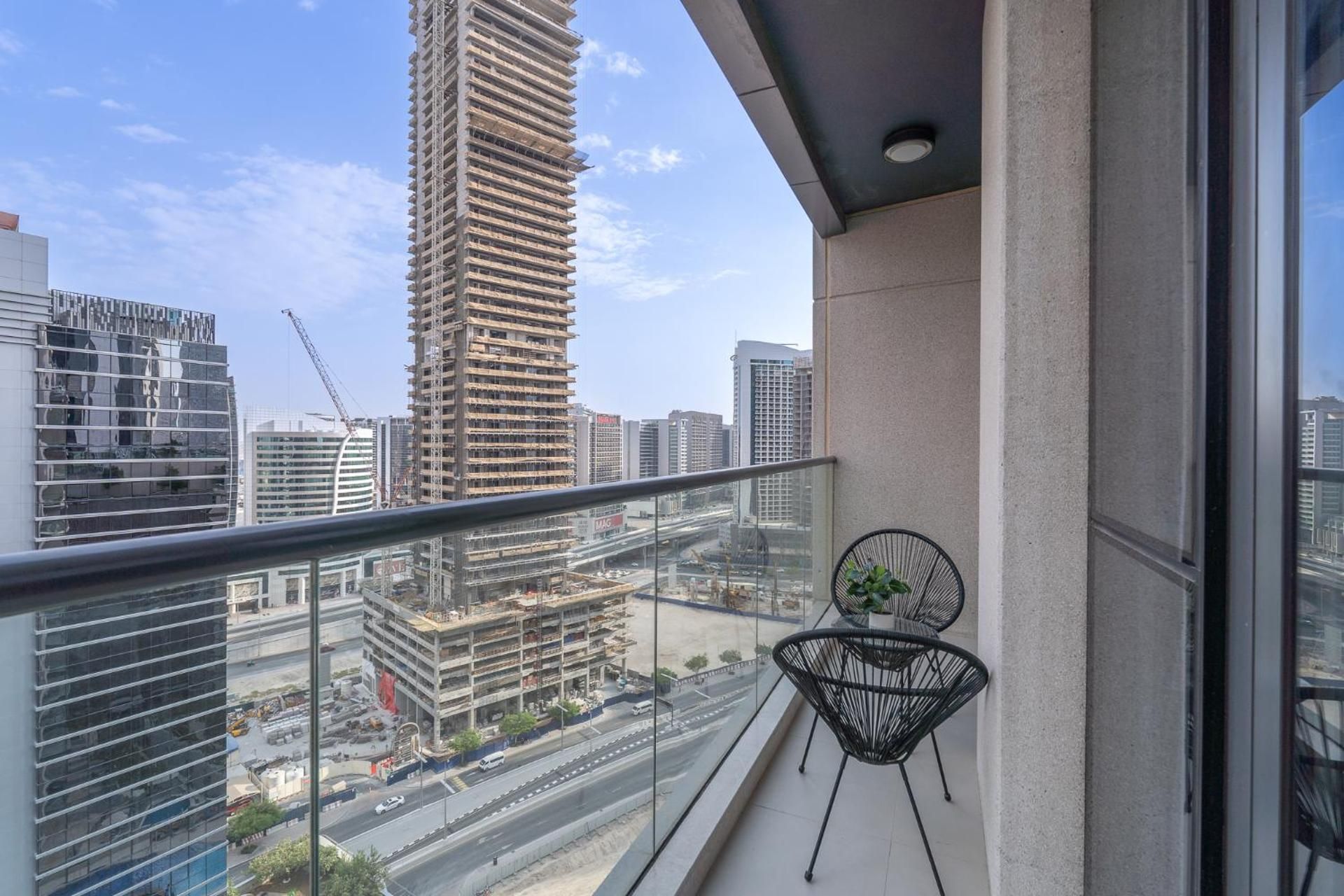 Heaven Crest Vacation Homes Downtown - Studio, 1, & 3 Bedroom Suites 2 minute walk to Dubai Mall and Burj Khalifa