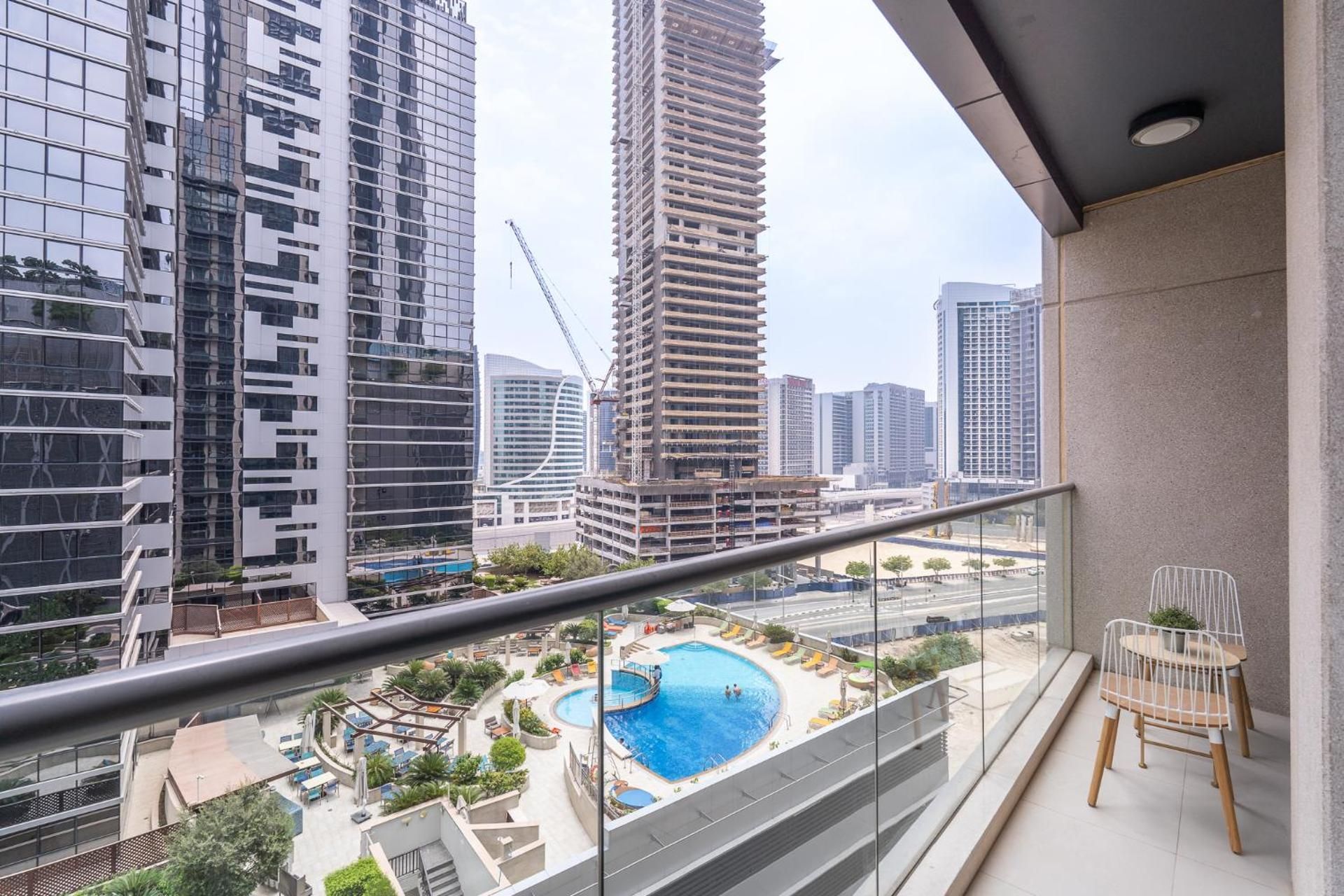 Heaven Crest Vacation Homes Downtown - Studio, 1, & 3 Bedroom Suites 2 minute walk to Dubai Mall and Burj Khalifa