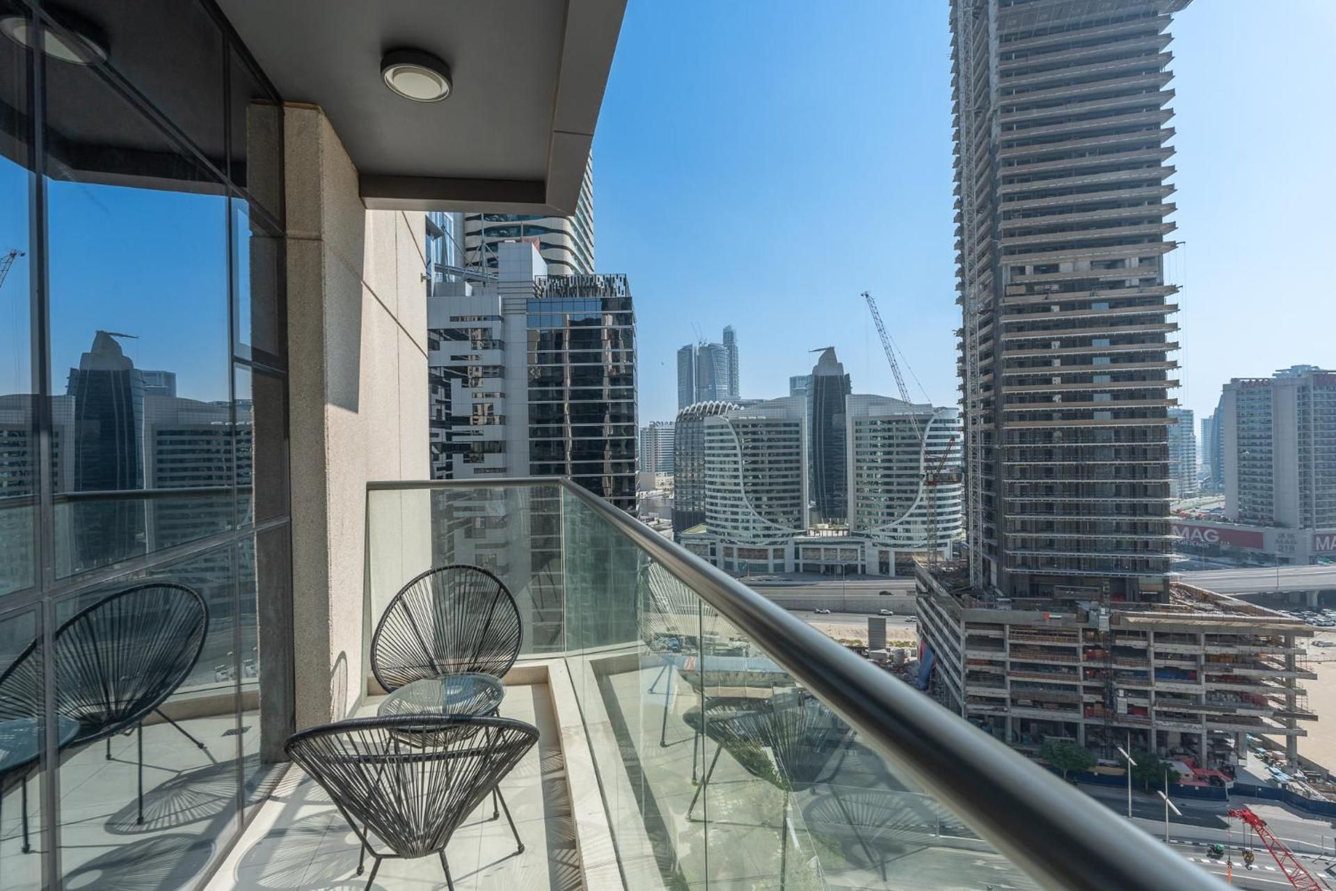 Heaven Crest Vacation Homes Downtown - Studio, 1, & 3 Bedroom Suites 2 minute walk to Dubai Mall and Burj Khalifa