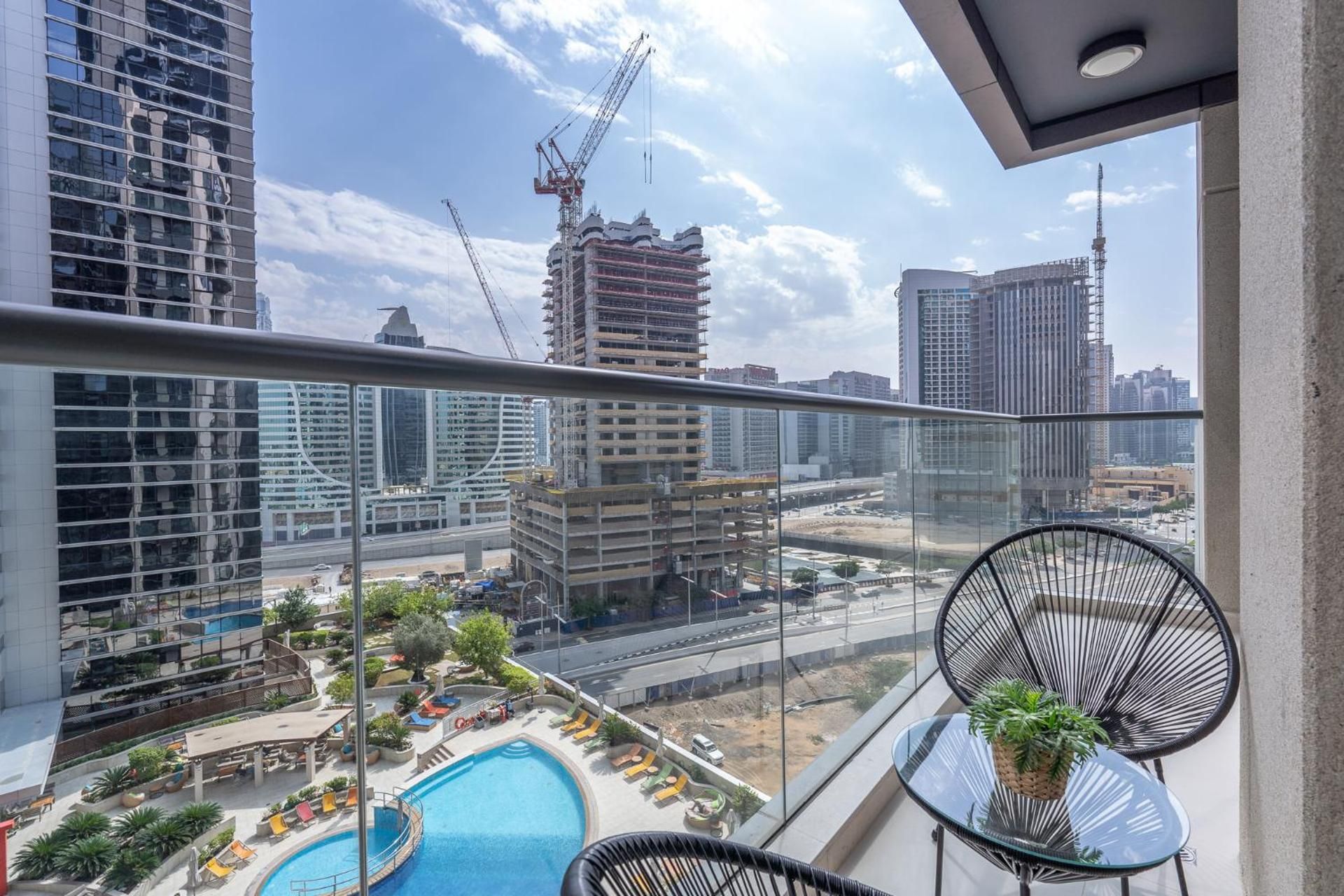 Heaven Crest Vacation Homes Downtown - Studio, 1, & 3 Bedroom Suites 2 minute walk to Dubai Mall and Burj Khalifa