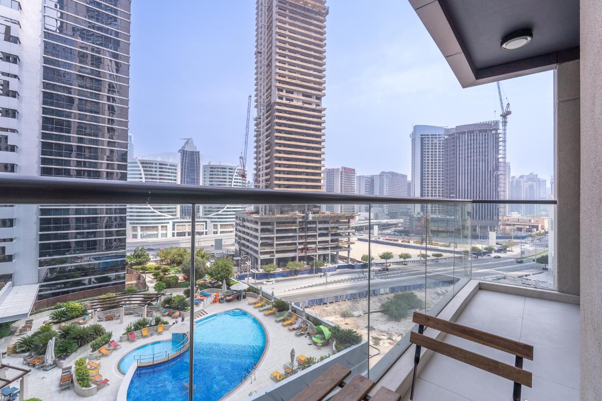 Heaven Crest Vacation Homes Downtown - Studio, 1, & 3 Bedroom Suites 2 minute walk to Dubai Mall and Burj Khalifa