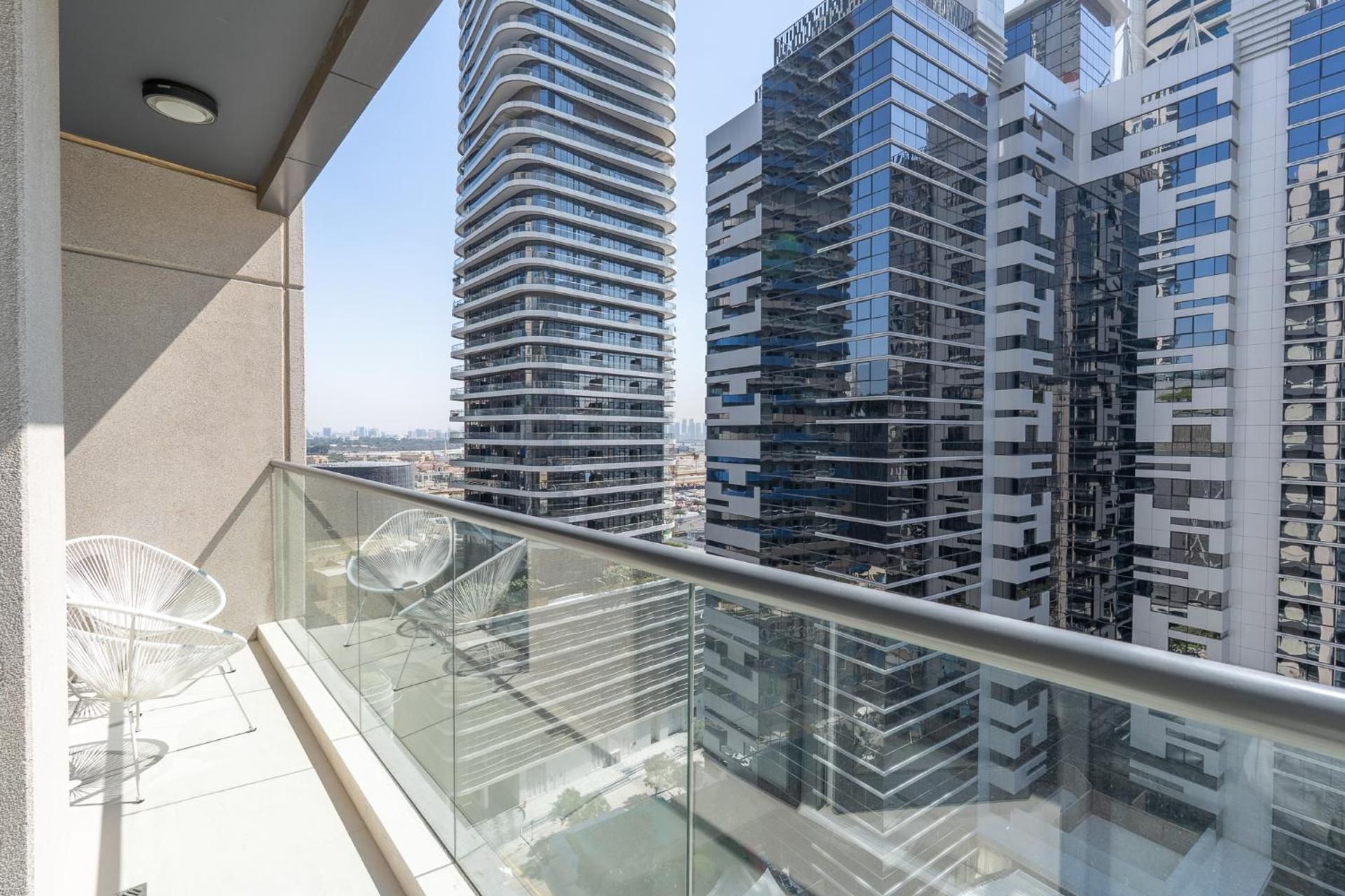 Heaven Crest Vacation Homes Downtown - Studio, 1, & 3 Bedroom Suites 2 minute walk to Dubai Mall and Burj Khalifa