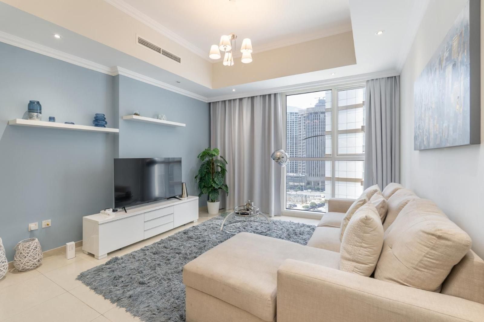 Heaven Crest Vacation Homes Downtown - Studio, 1, & 3 Bedroom Suites 2 minute walk to Dubai Mall and Burj Khalifa