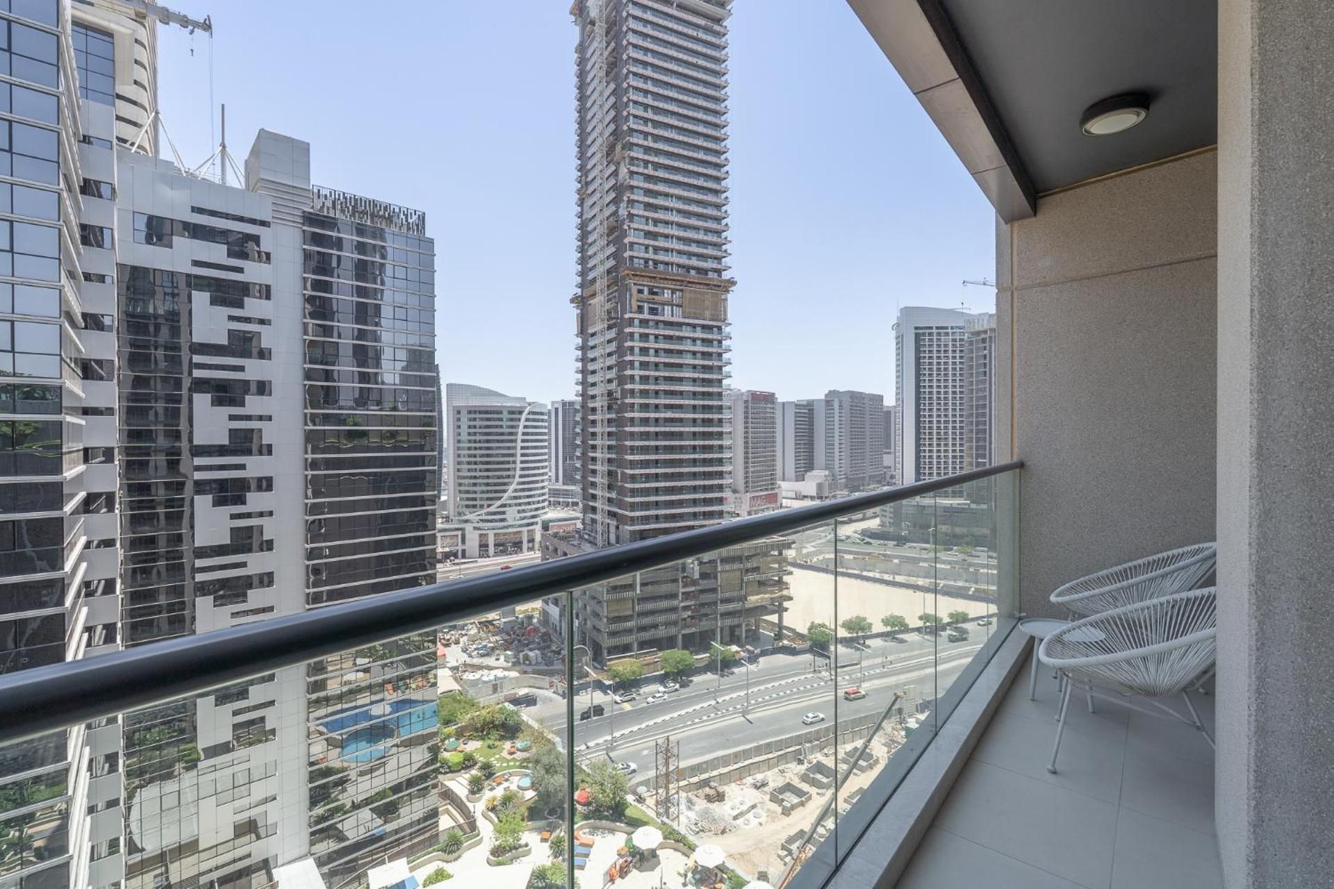 Heaven Crest Vacation Homes Downtown - Studio, 1, & 3 Bedroom Suites 2 minute walk to Dubai Mall and Burj Khalifa