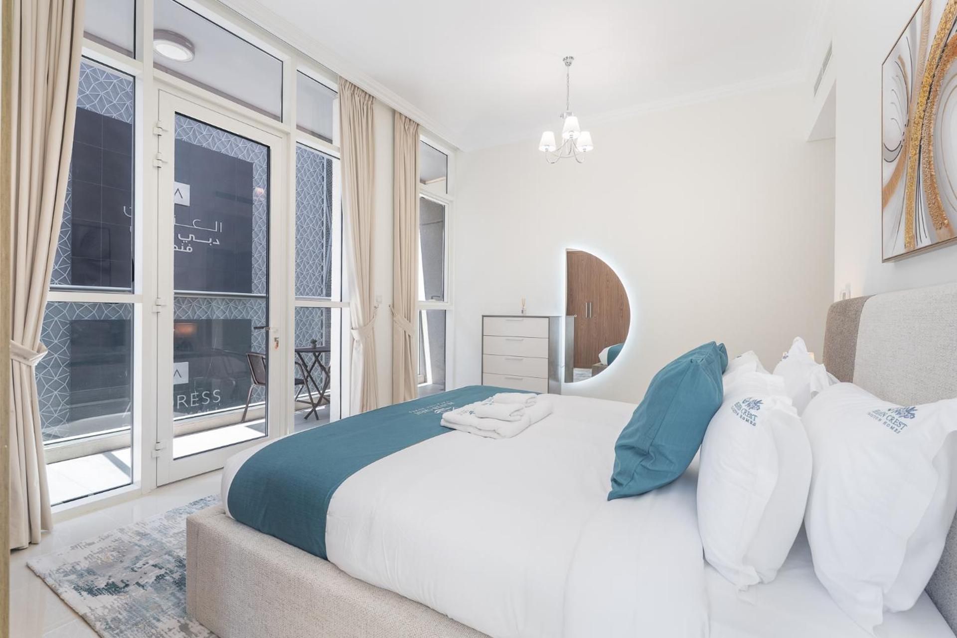 Heaven Crest Vacation Homes Downtown - Studio, 1, & 3 Bedroom Suites 2 minute walk to Dubai Mall and Burj Khalifa