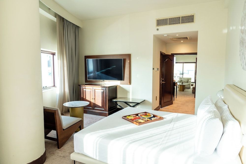 Executive Suite, Balcony, City View