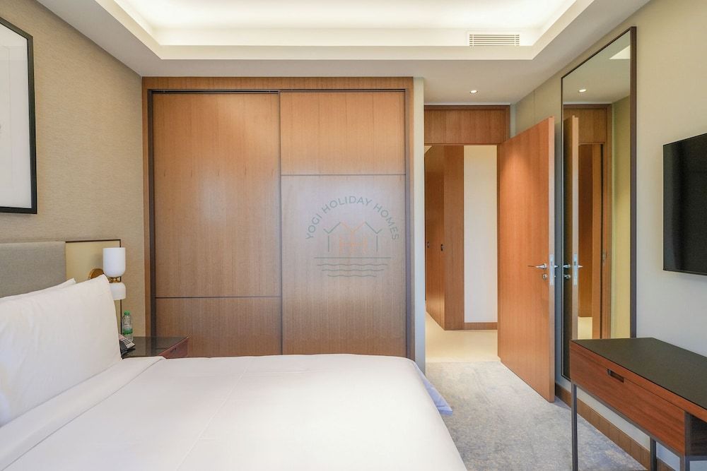 Skyline Bliss- Luxury Burj Khalifa Views
