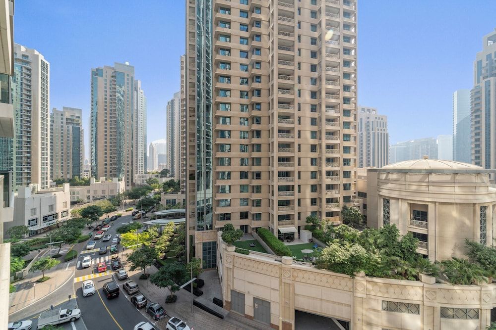 1BR 605 Act I Act II T2 Downtown