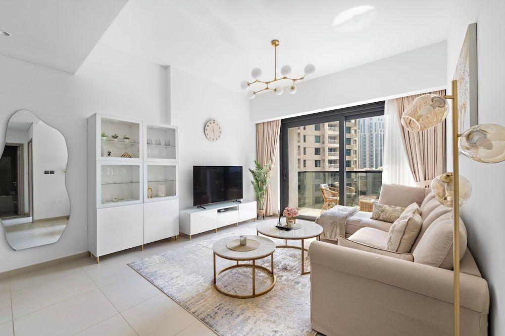 1BR 605 Act I Act II T2 Downtown