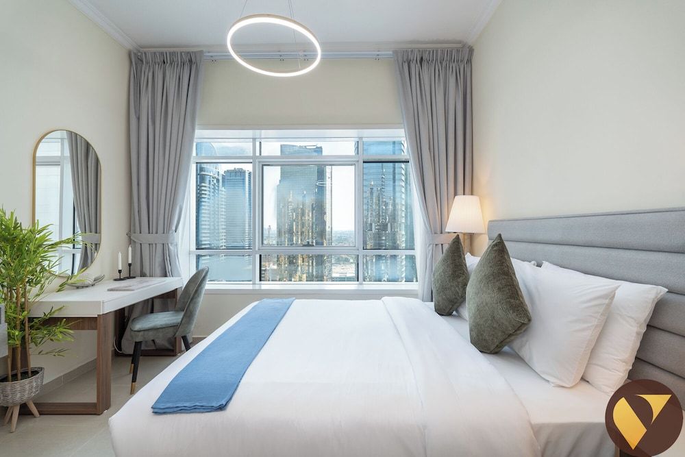 Luxury Apartment, Lake View