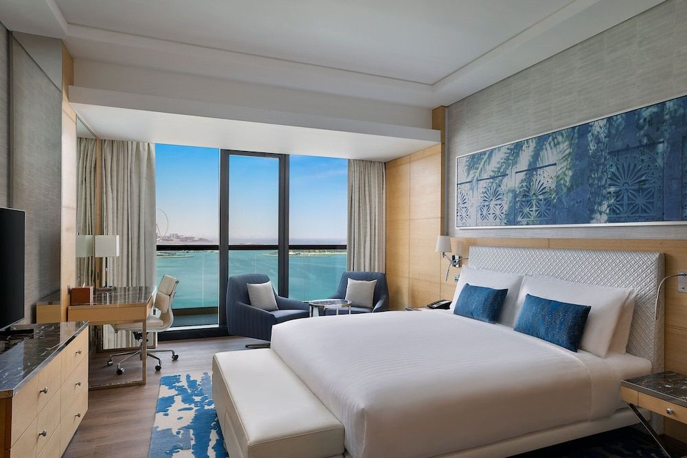 Executive King Suite with Sea View  Club Lounge  Evening Cocktail Hours, Private Balcony