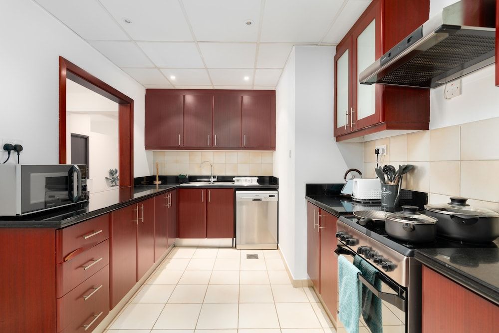 Whitesage - Magnificent Waterfront Apt, Steps From the Beach