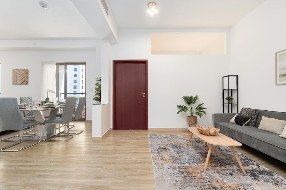 Whitesage - Magnificent Waterfront Apt, Steps From the Beach