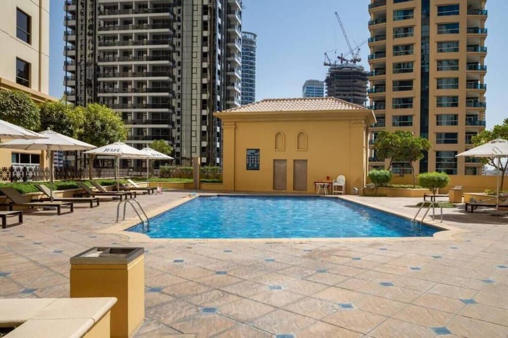 Whitesage - Magnificent Waterfront Apt, Steps From the Beach