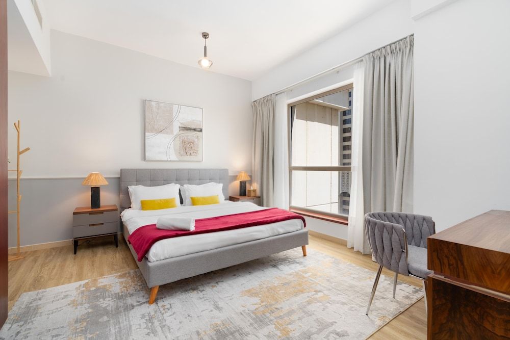 Whitesage - Magnificent Waterfront Apt, Steps From the Beach