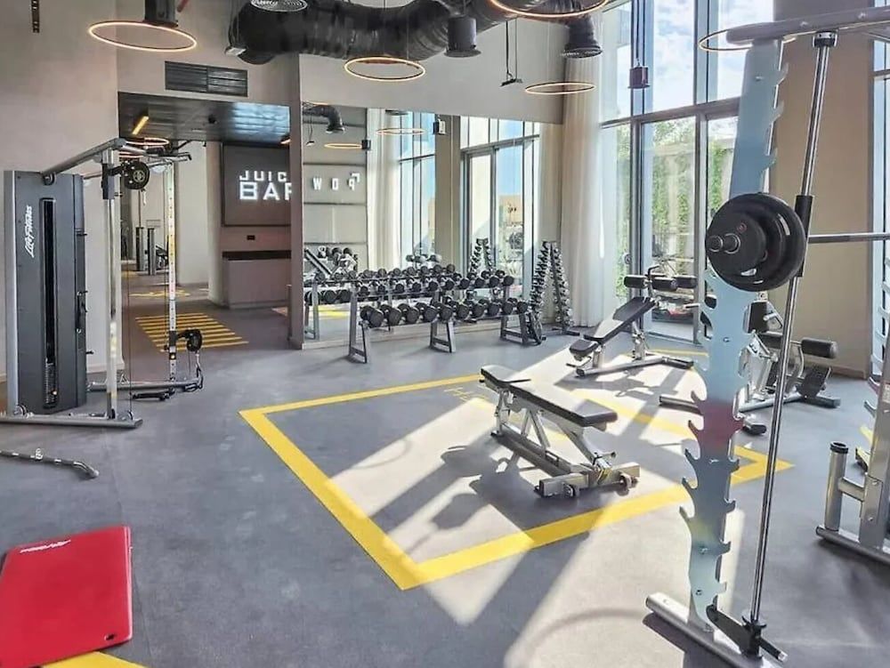 Aya - Elegant 1BR Apartment With Balcony and Creek Views