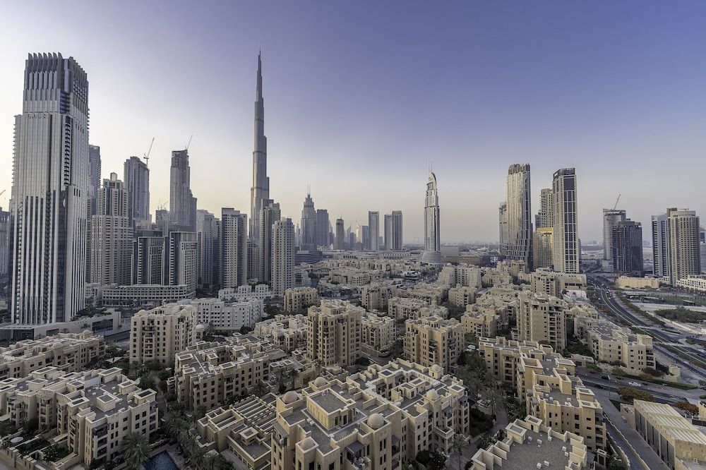 Spacious Art Deco Apt with Burj,Canal Views
