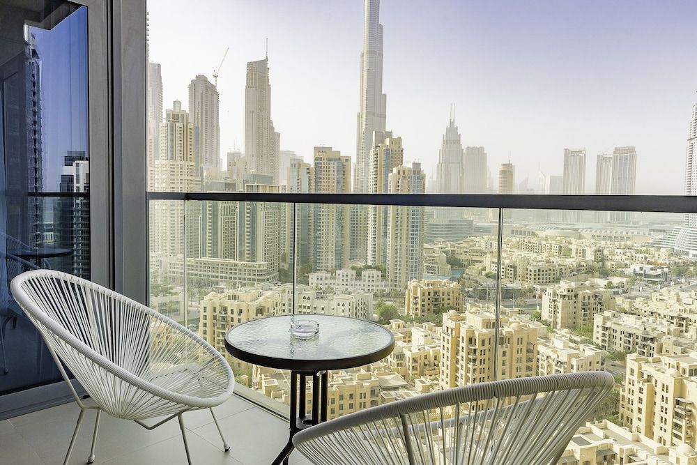 Spacious Art Deco Apt with Burj,Canal Views