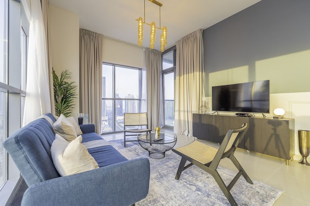 Spacious Art Deco Apt with Burj,Canal Views
