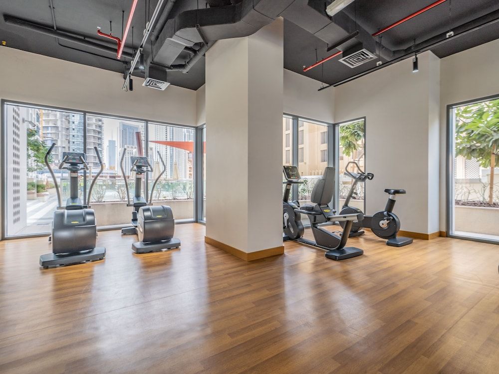 Spacious Art Deco Apt with Burj,Canal Views