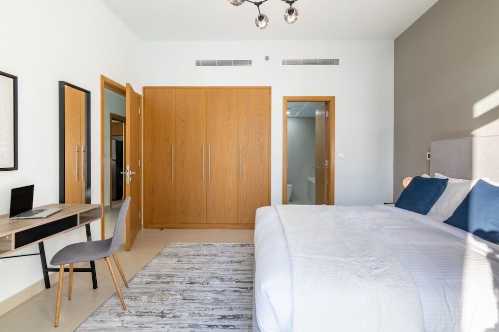 Business Apartment (Bellevue T1 1408)