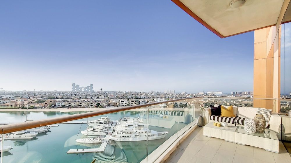 Manzil - Splendid 3BR in Palm w Pvt Beach Access