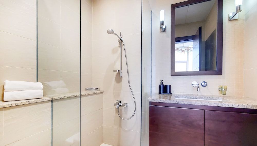 Manzil - Splendid 3BR in Palm w Pvt Beach Access