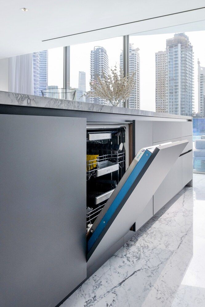 Luxe Dubai Marina 3Flr 4BR w Pool Sauna