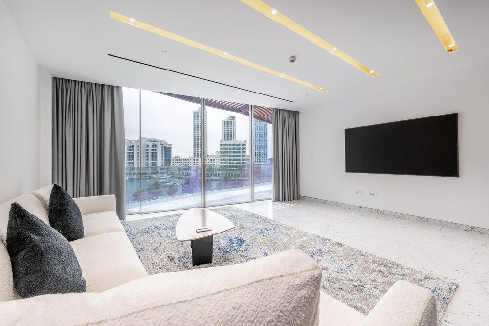 Luxe Dubai Marina 3Flr 4BR w Pool Sauna