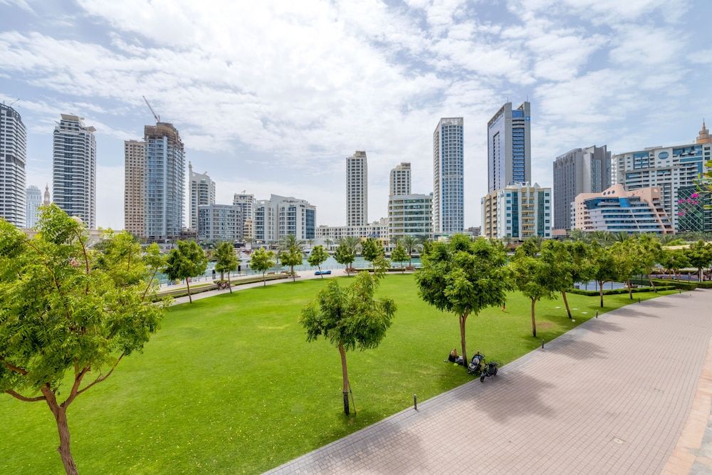 Luxe Dubai Marina 3Flr 4BR w Pool Sauna