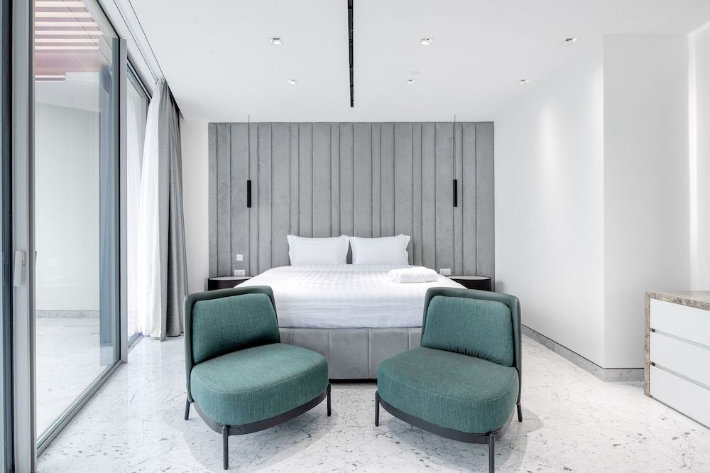 Luxe Dubai Marina 3Flr 4BR w Pool Sauna