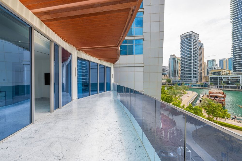 Luxe Dubai Marina 3Flr 4BR w Pool Sauna