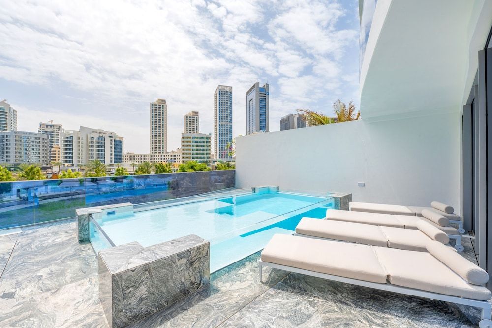Luxe Dubai Marina 3Flr 4BR w Pool Sauna