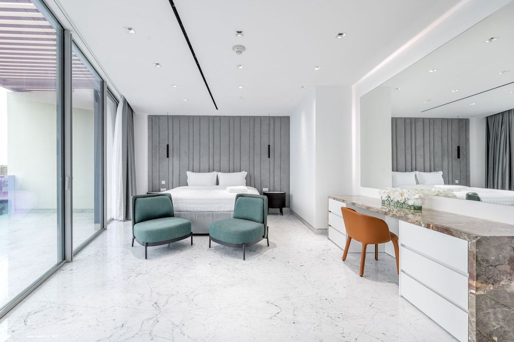 Luxe Dubai Marina 3Flr 4BR w Pool Sauna